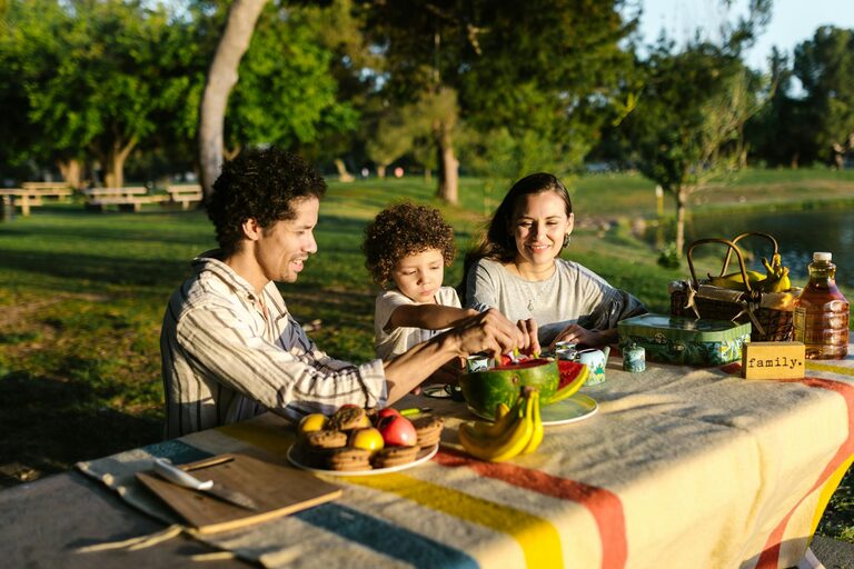 How to Plan a Simple Picnic at a Local Park